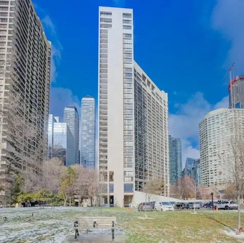 33 Harbour Square Toronto ON M5J 2G2