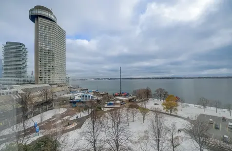 33 Harbour Square Toronto ON M5J 2G2