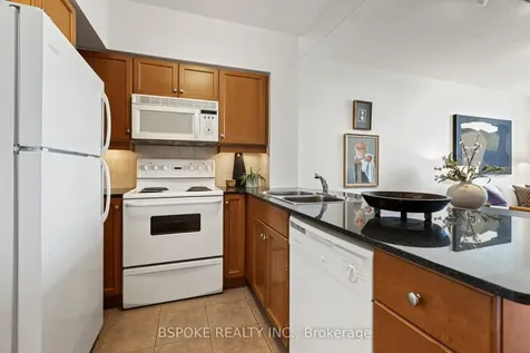 19 Barberry Place Toronto ON M2K 3E3