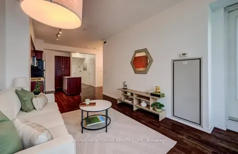 215 Fort York Boulevard Toronto ON M5V 4A2