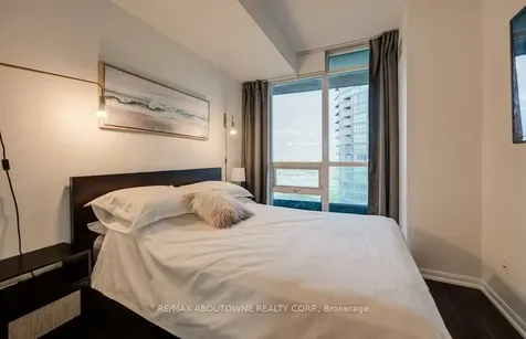 215 Fort York Boulevard Toronto ON M5V 4A2