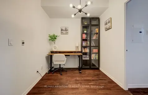 215 Fort York Boulevard Toronto ON M5V 4A2