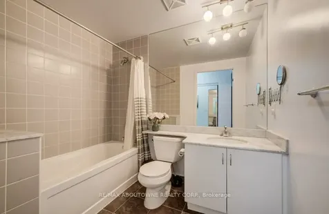 215 Fort York Boulevard Toronto ON M5V 4A2