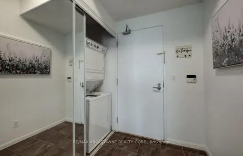 215 Fort York Boulevard Toronto ON M5V 4A2