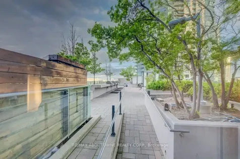 215 Fort York Boulevard Toronto ON M5V 4A2