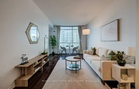 215 Fort York Boulevard Toronto ON M5V 4A2