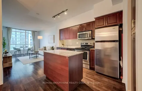 215 Fort York Boulevard Toronto ON M5V 4A2