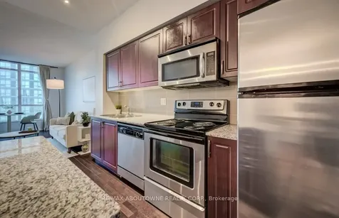 215 Fort York Boulevard Toronto ON M5V 4A2