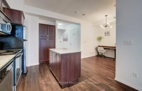 215 Fort York Boulevard Toronto ON M5V 4A2