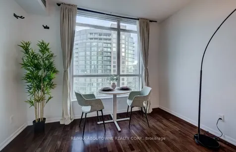 215 Fort York Boulevard Toronto ON M5V 4A2
