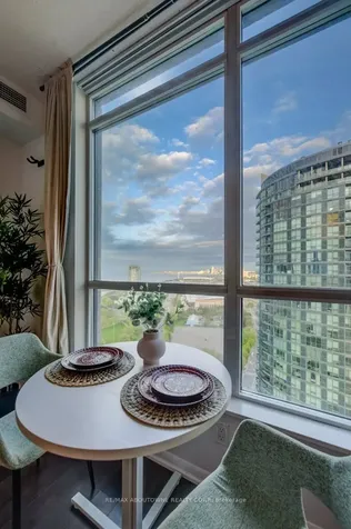 215 Fort York Boulevard Toronto ON M5V 4A2