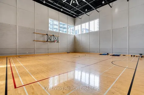 75 Queens Wharf Road Toronto ON M5V 0J8