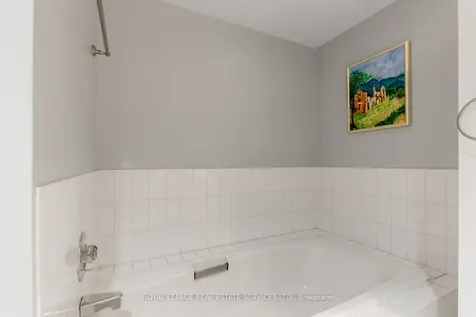 900 Yonge Street Toronto ON M4W 3P5