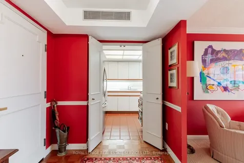 900 Yonge Street Toronto ON M4W 3P5