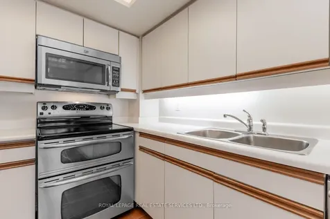 900 Yonge Street Toronto ON M4W 3P5