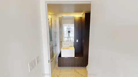 1 Bloor Street E Toronto ON M4W 0A8