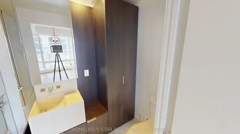 1 Bloor Street E Toronto ON M4W 0A8