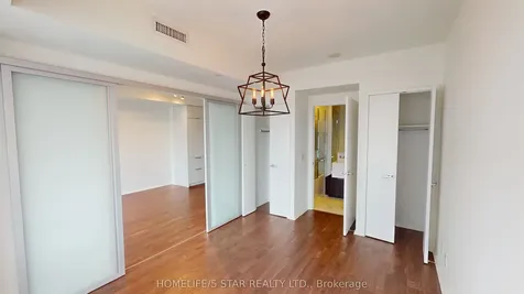 1 Bloor Street E Toronto ON M4W 0A8