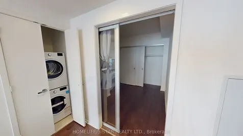 1 Bloor Street E Toronto ON M4W 0A8