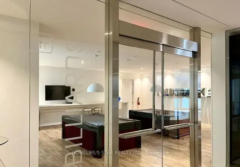 1 Bloor Street E Toronto ON M4W 0A8