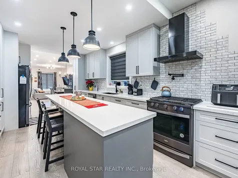 74 Montrose Avenue Toronto ON M6J 2T7