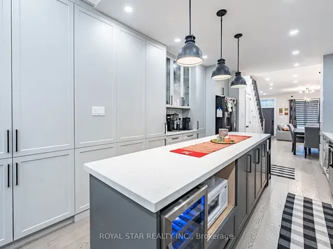 74 Montrose Avenue Toronto ON M6J 2T7