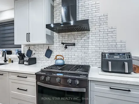 74 Montrose Avenue Toronto ON M6J 2T7
