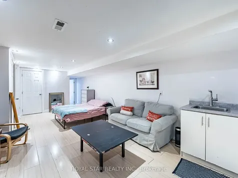 74 Montrose Avenue Toronto ON M6J 2T7