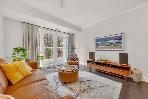 800 Spadina Road Toronto ON M5P 3N2