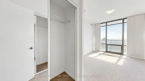 832 Bay Street Toronto ON M5S 1Z6