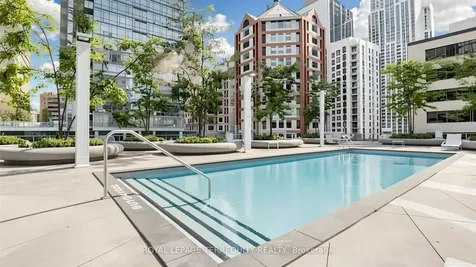 832 Bay Street Toronto ON M5S 1Z6