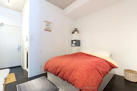 39 Brant Street Toronto ON M5V 0M8