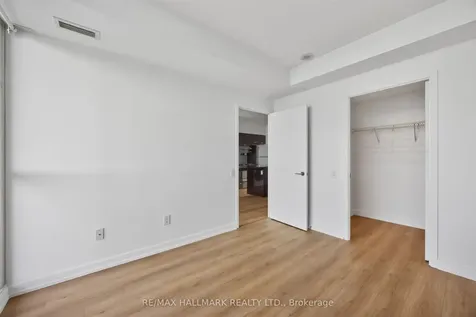 19 Singer Court Toronto ON M2K 0B2
