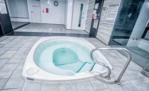 21 Carlton Street Toronto ON M5B 1L3