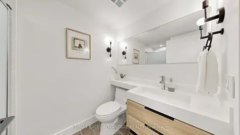 4K Spadina Avenue Toronto ON M5V 3Y9