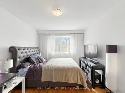 73 Garthdale Court Toronto ON M3H 5P7