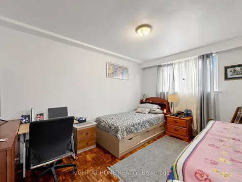 73 Garthdale Court Toronto ON M3H 5P7