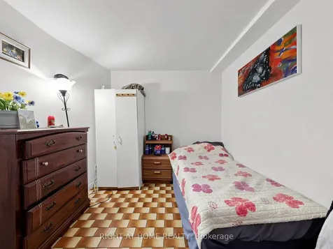 73 Garthdale Court Toronto ON M3H 5P7