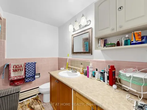73 Garthdale Court Toronto ON M3H 5P7