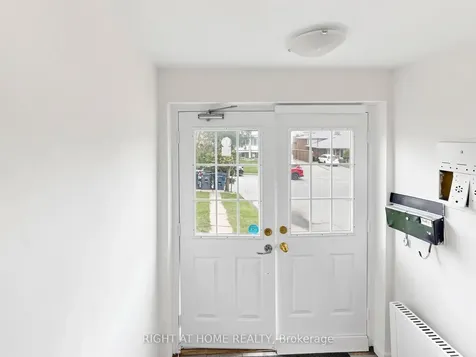 73 Garthdale Court Toronto ON M3H 5P7