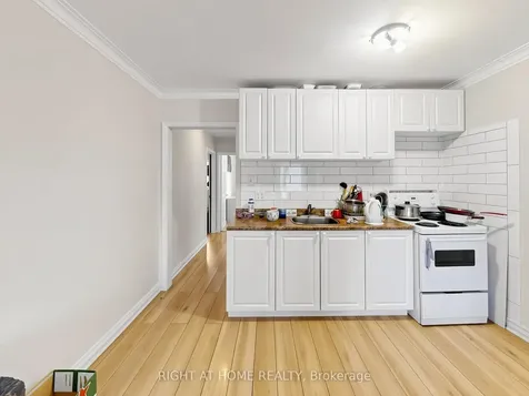 73 Garthdale Court Toronto ON M3H 5P7