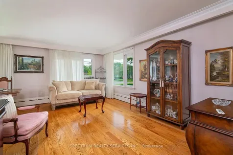 22 Barksdale Avenue Toronto ON M3H 4S3