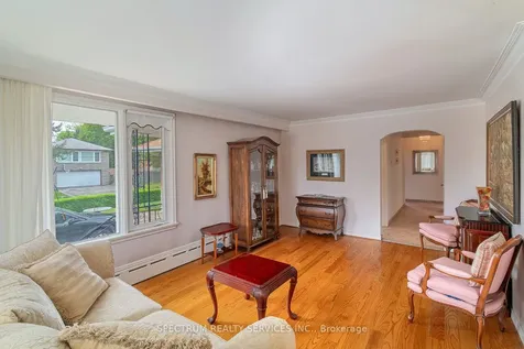 22 Barksdale Avenue Toronto ON M3H 4S3