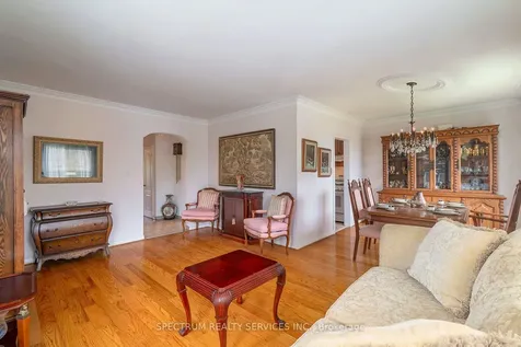 22 Barksdale Avenue Toronto ON M3H 4S3