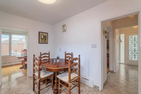 22 Barksdale Avenue Toronto ON M3H 4S3