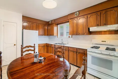 22 Barksdale Avenue Toronto ON M3H 4S3
