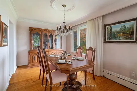 22 Barksdale Avenue Toronto ON M3H 4S3