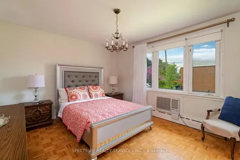 22 Barksdale Avenue Toronto ON M3H 4S3