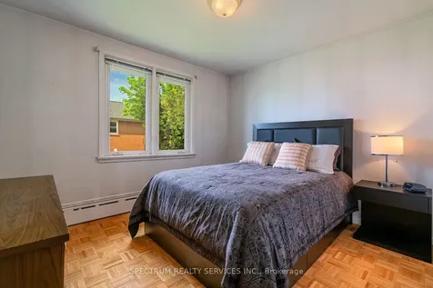 22 Barksdale Avenue Toronto ON M3H 4S3