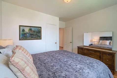 22 Barksdale Avenue Toronto ON M3H 4S3